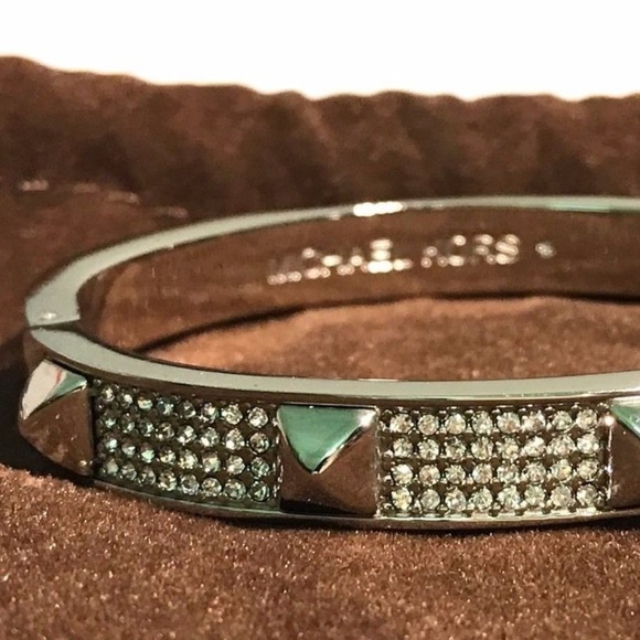 🎁 $145 MICHAEL KORS Silver Crystal Stud Bracelet - Picture 1 of 7